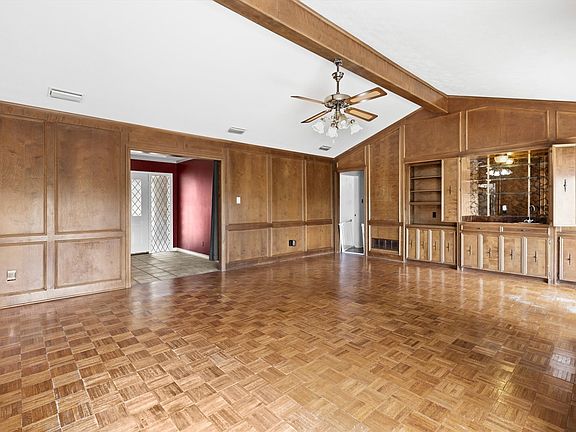 4th image of 5 Crestview Cir