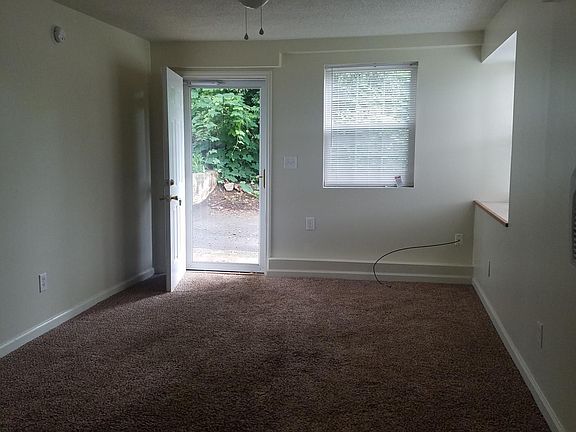 3rd image of 3104 Marion Dr #B