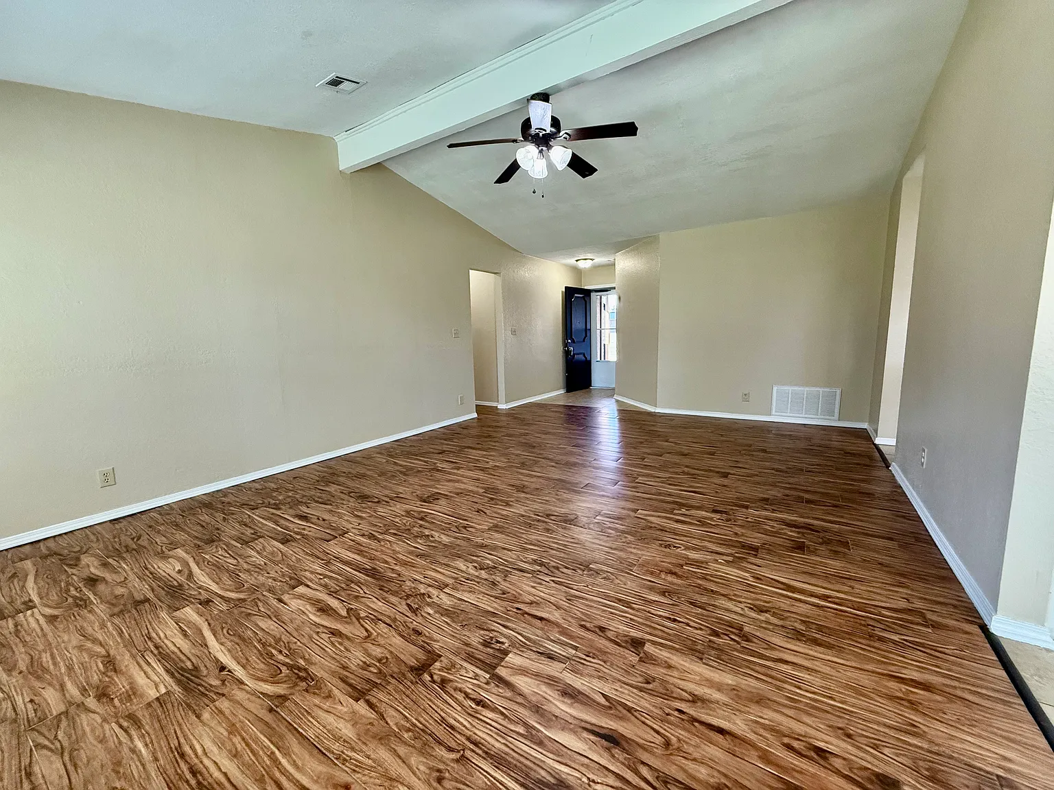 3 bed, 1340 sqft, $1,660 — Photo 2
