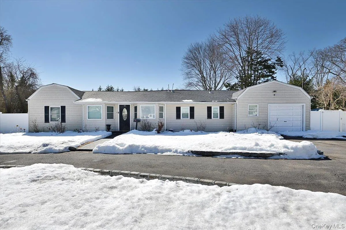 62 Bayside Avenue photo 1