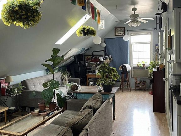 2nd image of 2552 W Armitage Ave Unit 3