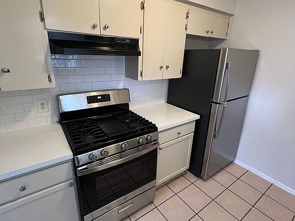 5th image of 3403 Carol Ann Dr #B