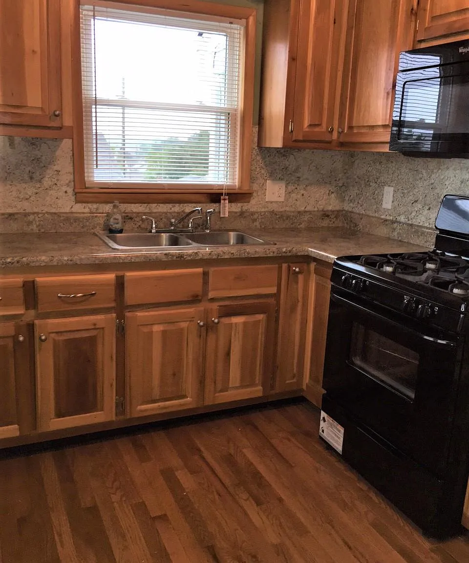 3 bed, 1200 sqft, $1,265 — Photo 3