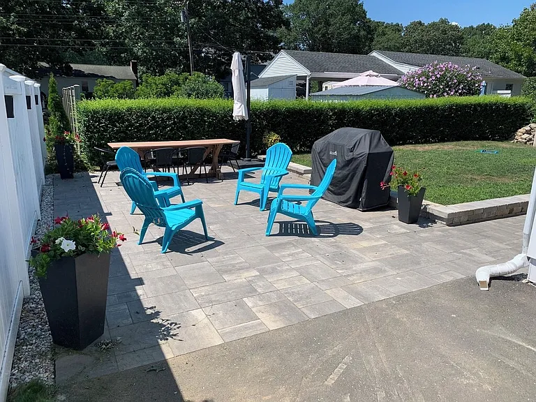 29 Center Beach Ave — Photo 9