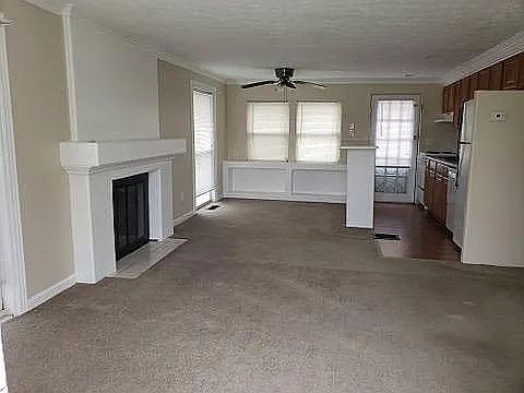 3rd image of 18 Meadowlawn Dr Unit 1
