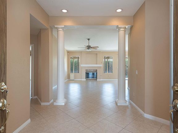 4th image of 44180 Sweet Bush Ln