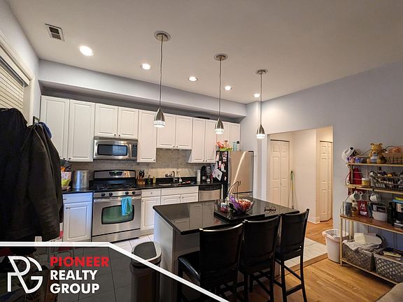 3rd image of 4434 N Clifton Ave