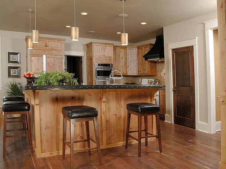 4 bed, 2.5 bath, 2764 sqft, $3,850 — Photo 2