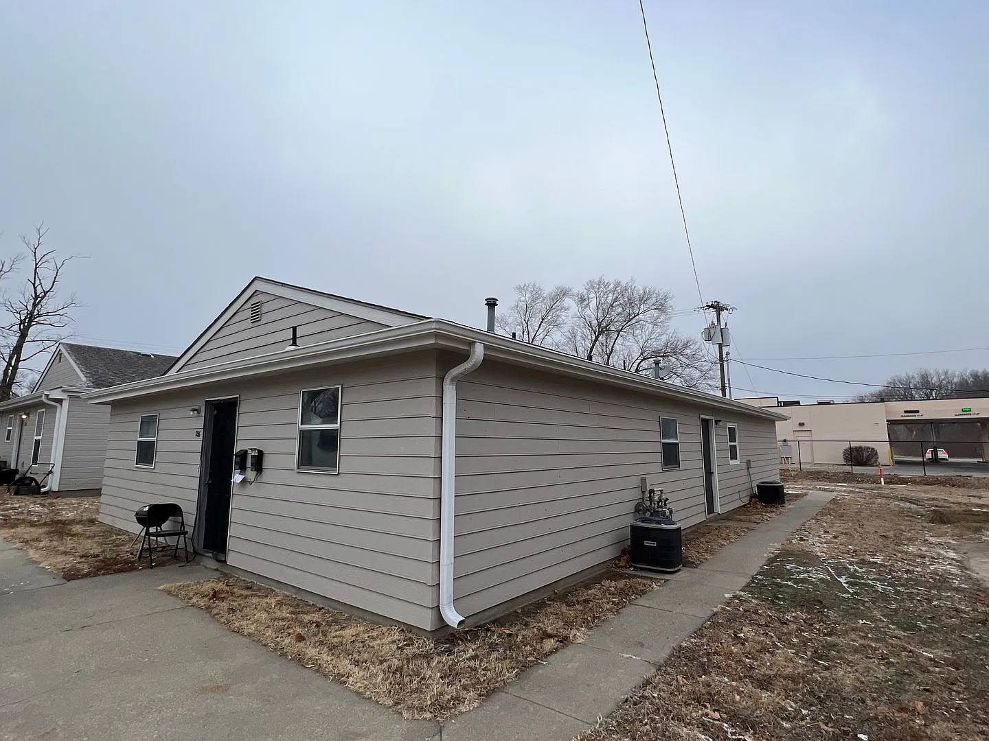 216-218 W Home St — Photo 2