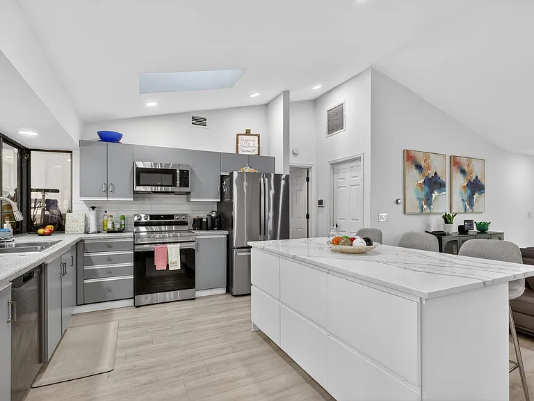 481 SW Aster Rd — Photo 15