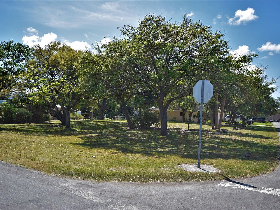 2nd image of 704 SW 25th Ave