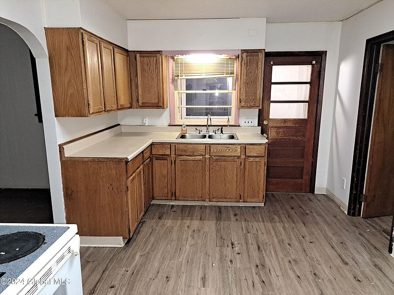 5th image of 11 Hannum Street