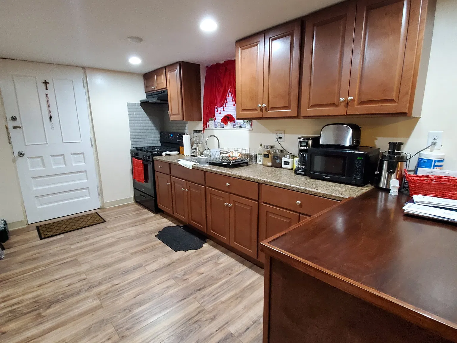 1 bed, 1.0 bath, 650 sqft, $1,850 — Photo 1
