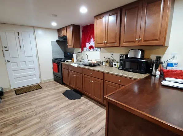 18 Home Ct APT 1, Stamford, CT 06902