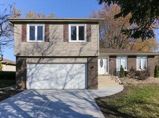 6252 Sunflower Dr, Matteson, IL 60443