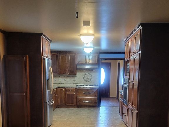 5th image of 715 Sycamore St