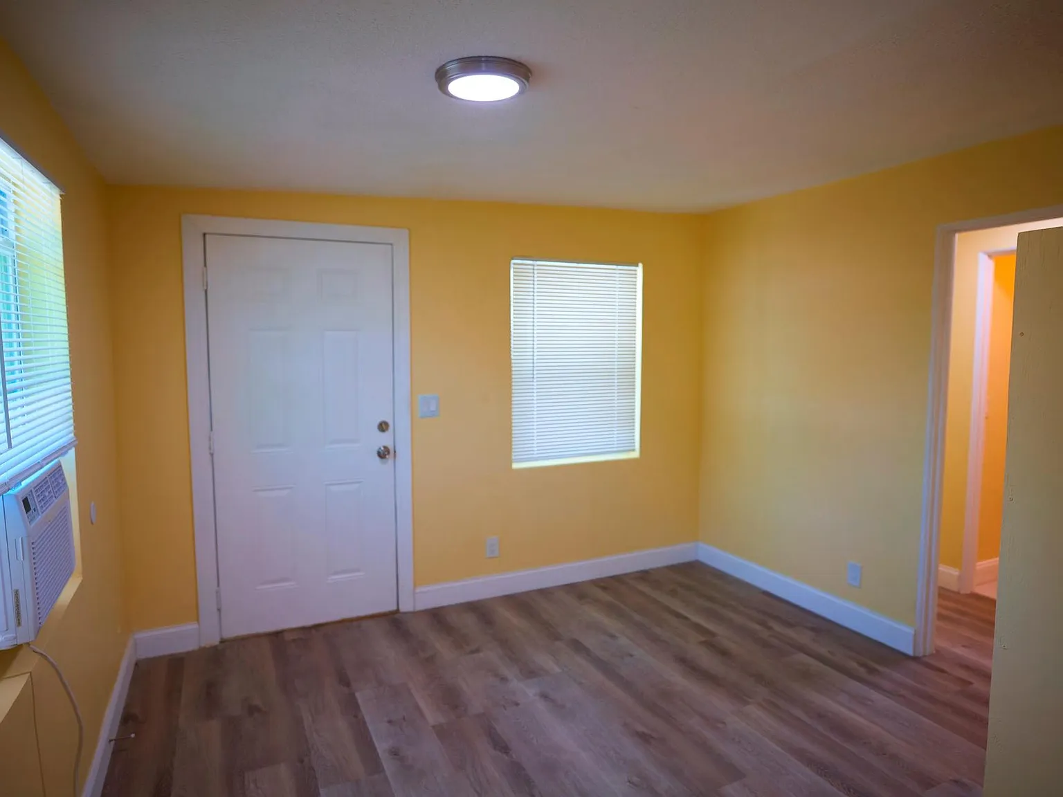 2 bed, 700 sqft, $795 — Photo 3