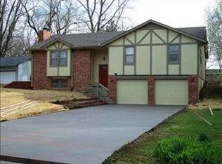 5920 NW Westbrooke Dr, Topeka, KS 66617