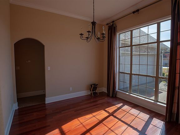 4th image of 11082 Courtland Ct