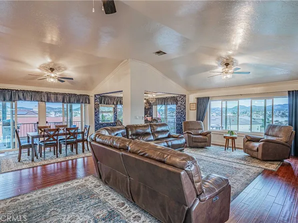 22204 Dogie Pl, Canyon Lake, CA 92587