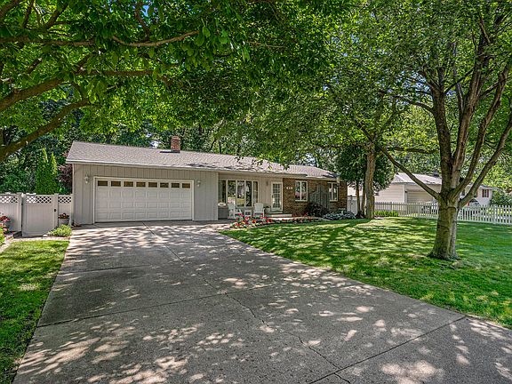 3rd image of 629 Pineview Dr