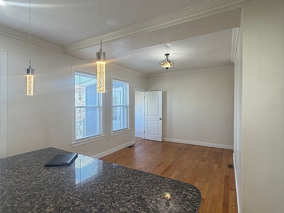 2nd image of 9 Nottingham St #1