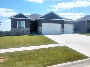 7833 Hayek Dr, Lincoln, NE 68516