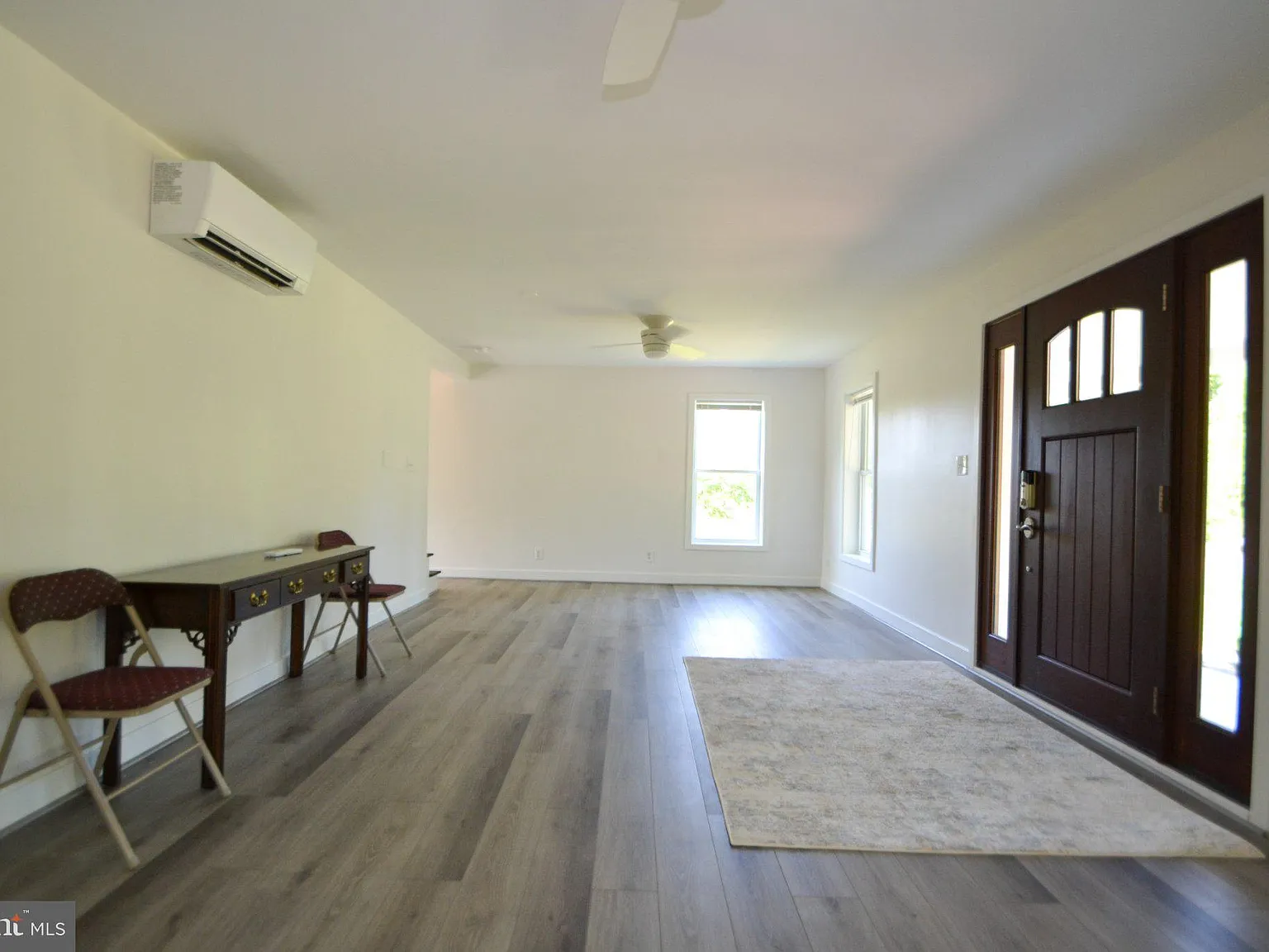 3 bed, 2.0 bath, 1424 sqft, $2,800 — Photo 2
