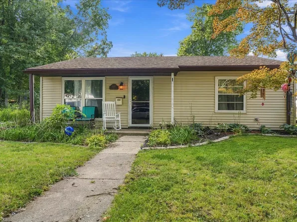1007 S Livingston St, Bloomington, IL 61701