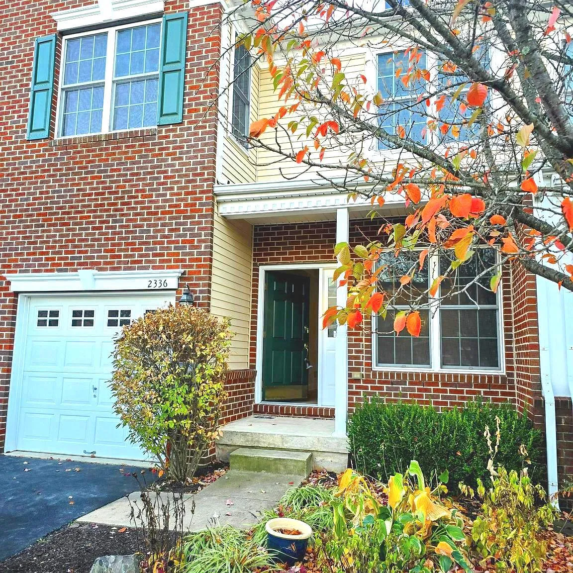 3 bed, 4.0 bath, 3082 sqft, $3,700 — Photo 3