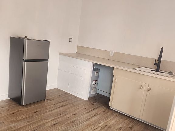 2nd image of 8880 Fm 729 Cabin 3