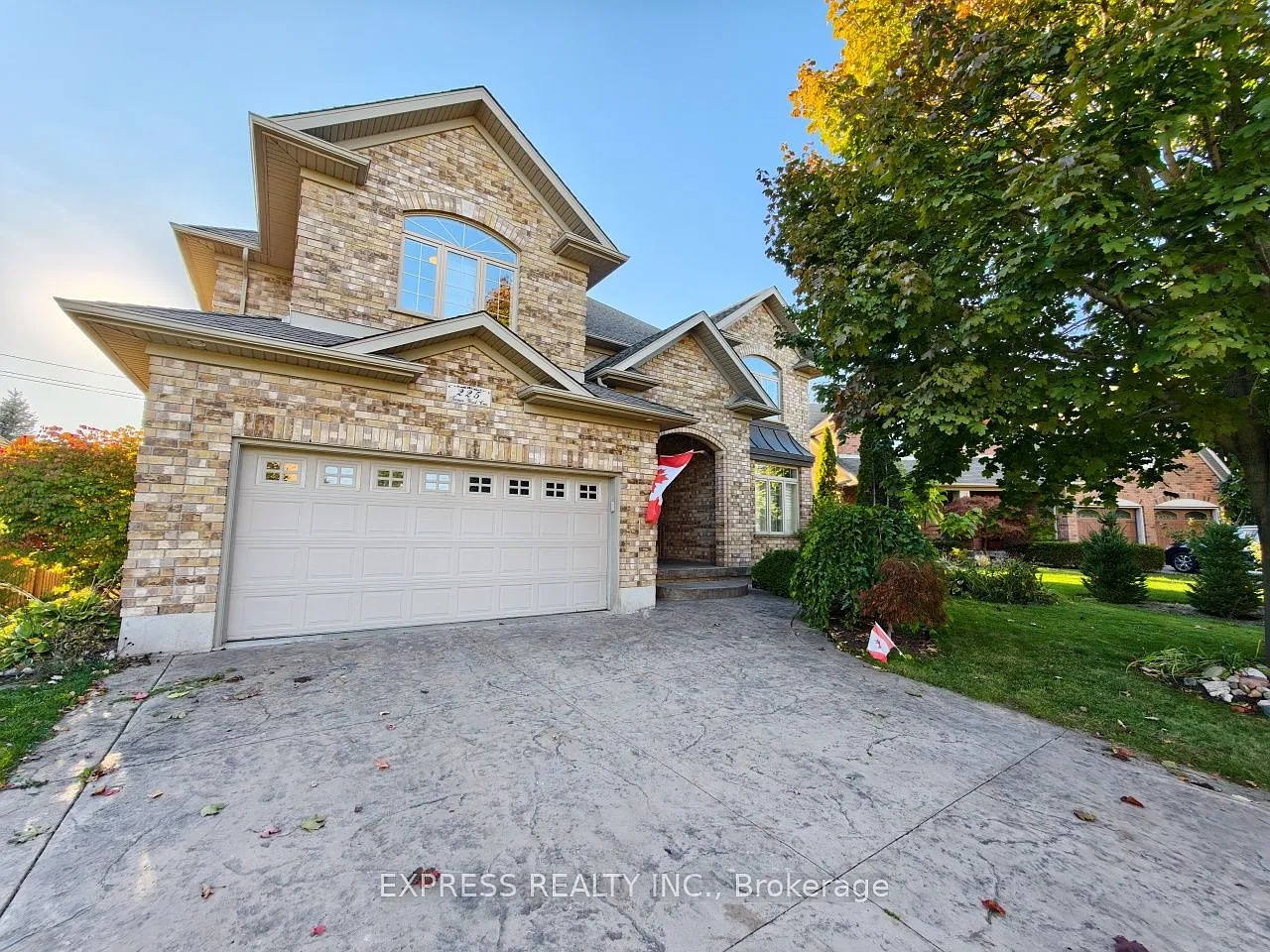 225 Terrace Wood Cres photo 1