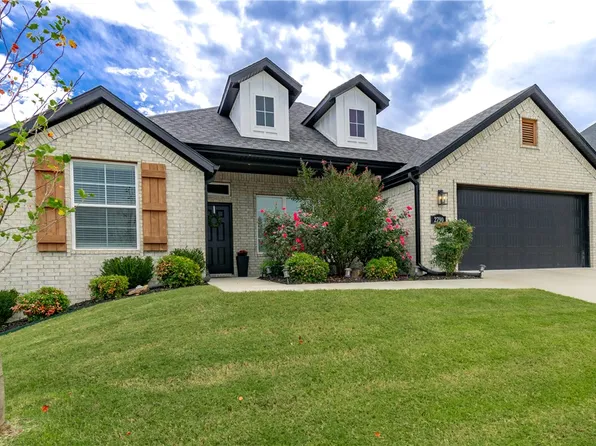 2790 S Apricot Rd, Fayetteville, AR 72701