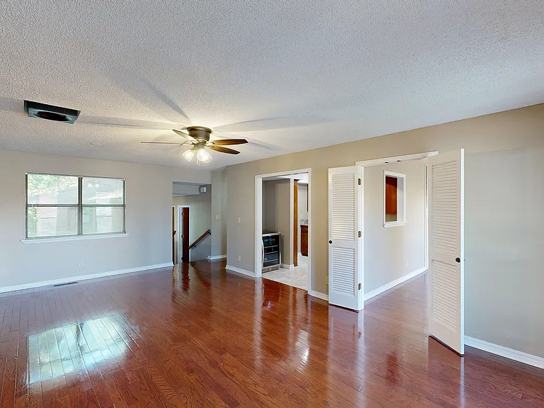 1275 N Gregg Ave — Photo 15