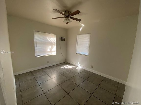 3rd image of 618 NE 8th Ave #1-5