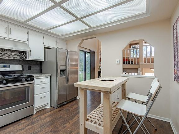 3rd image of 7951 Fairfield Cir