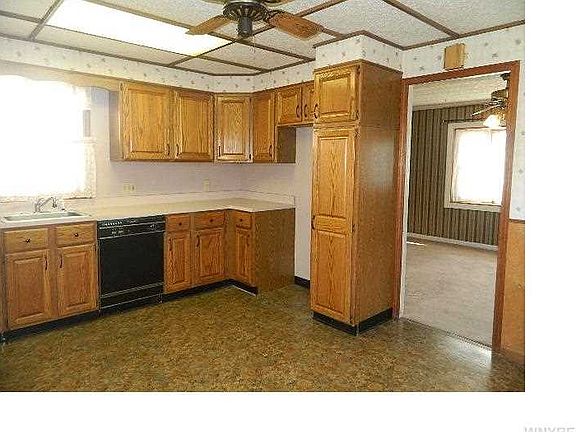 4th image of 42 Coronet Dr