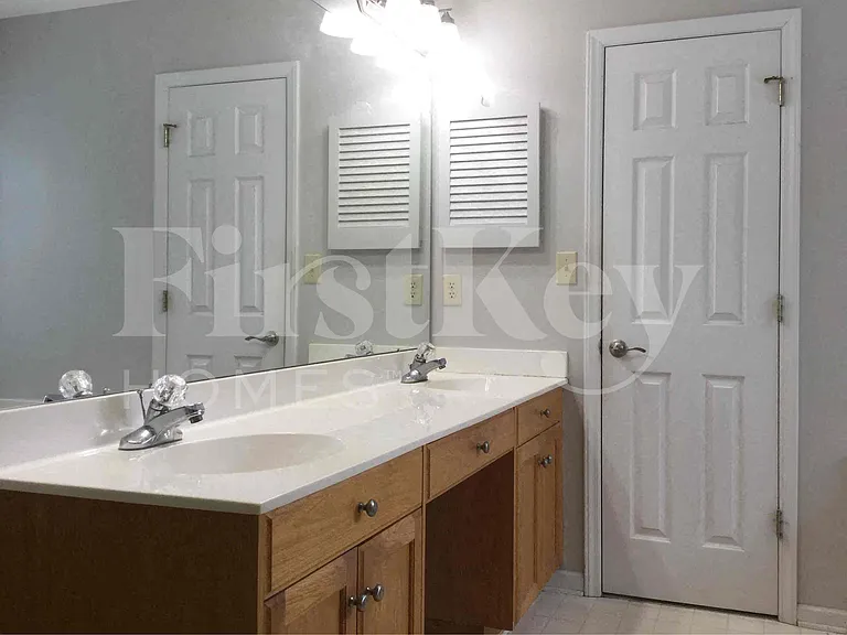 8102 Kingston Dr — Photo 13