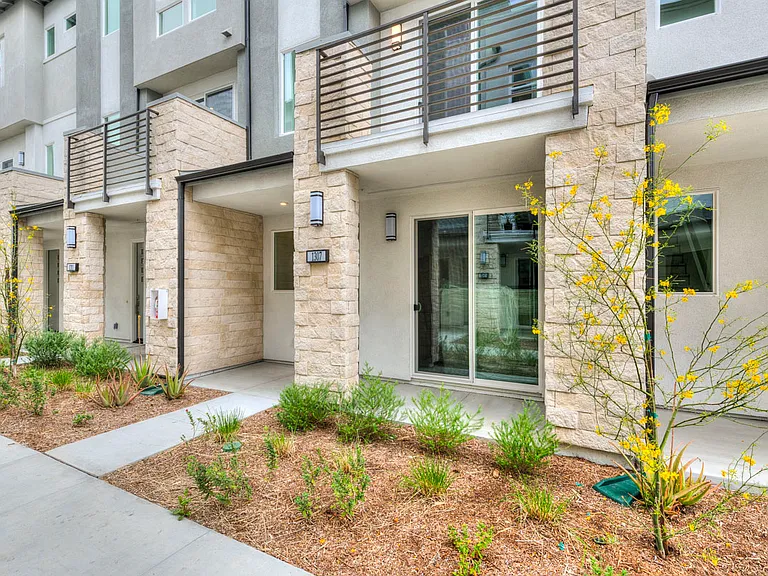 1307 Bushell St — Photo 3