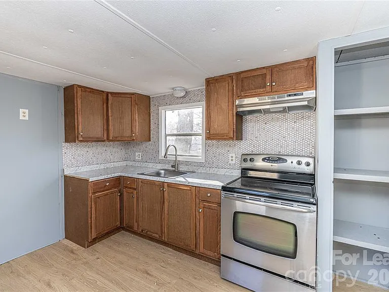 126 Poe Dr — Photo 5