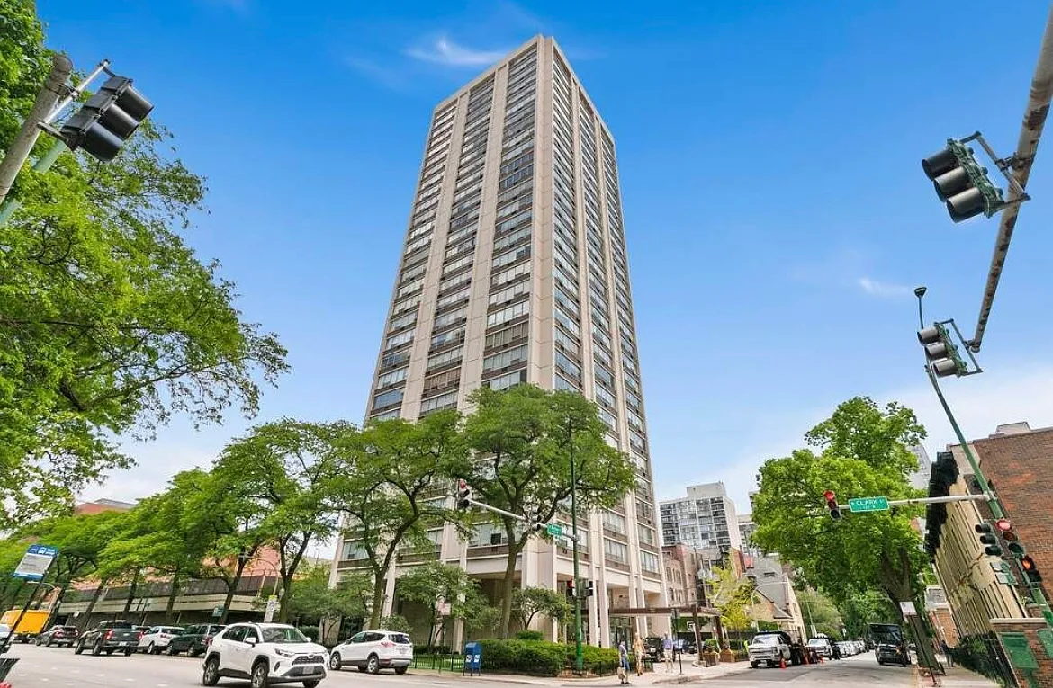 70 W Burton Pl — Photo 1
