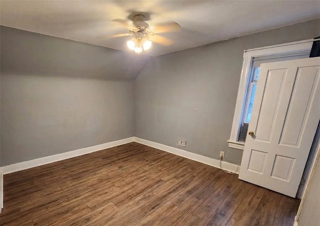 2 bed, 1000 sqft, $1,900 — Photo 4