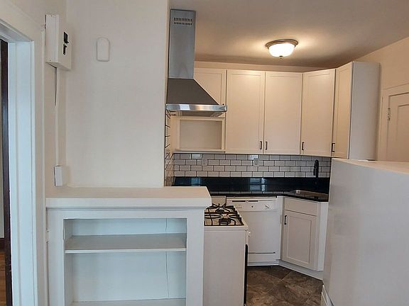 5th image of 451 Fairview Ave N #201