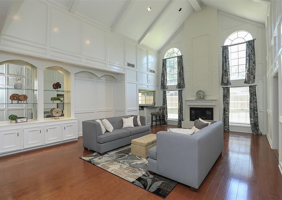 1st image of 15403 Crescent Oaks Ct