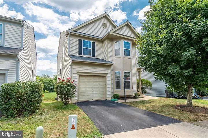 6805 Hollow Glen Ct — Photo 1