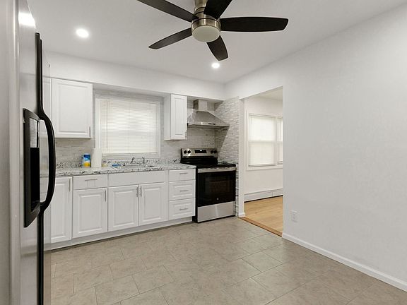 4th image of 205 E Pennywood Ave