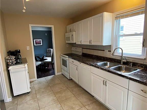 3rd image of 6857 Beresford Ave