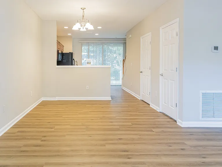 8144 Summerside Cir — Photo 4
