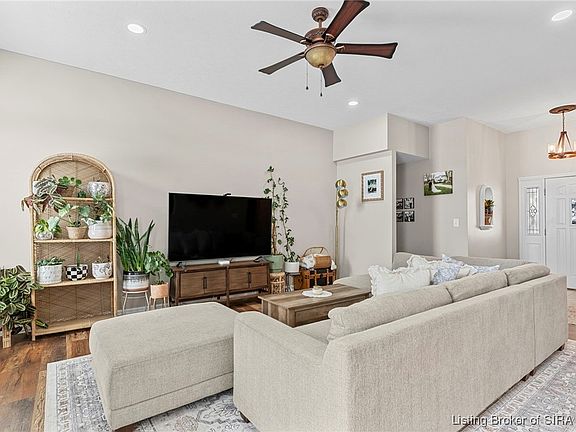5th image of 980 S Goldenrod Lane