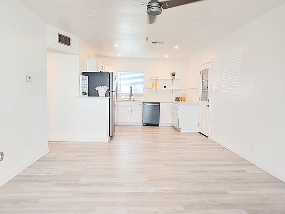 5th image of 1216 E Rose Ln #6